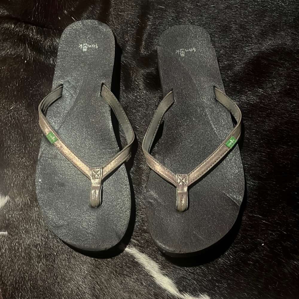 Sanuk Flip Flops - Size 10